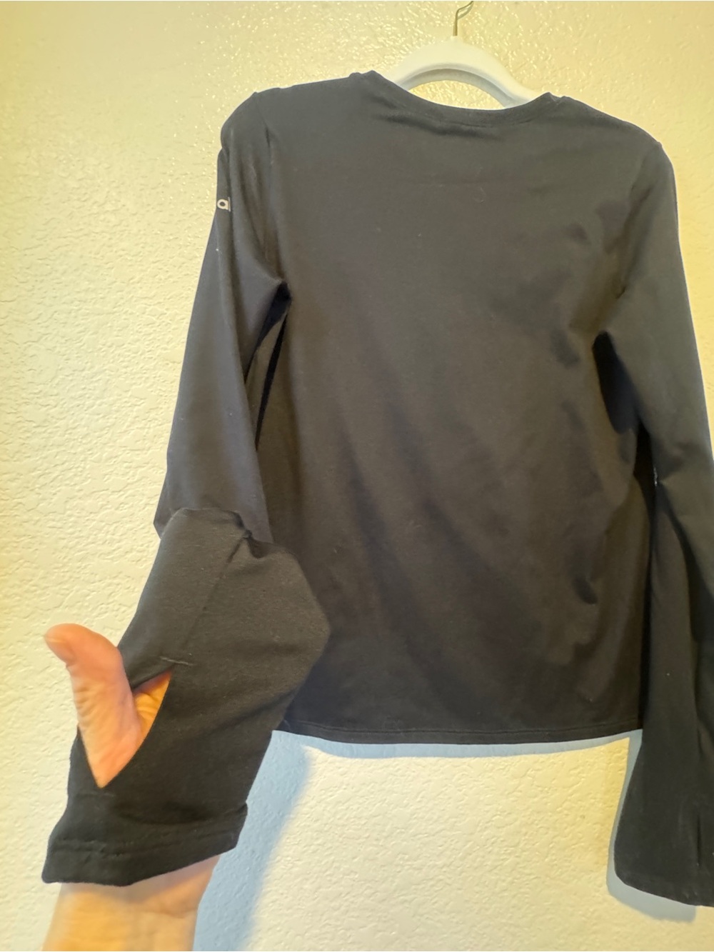 ALO Yoga AloSoft Black Long-Sleeve Performance Tee - M - Picture 6 of 7